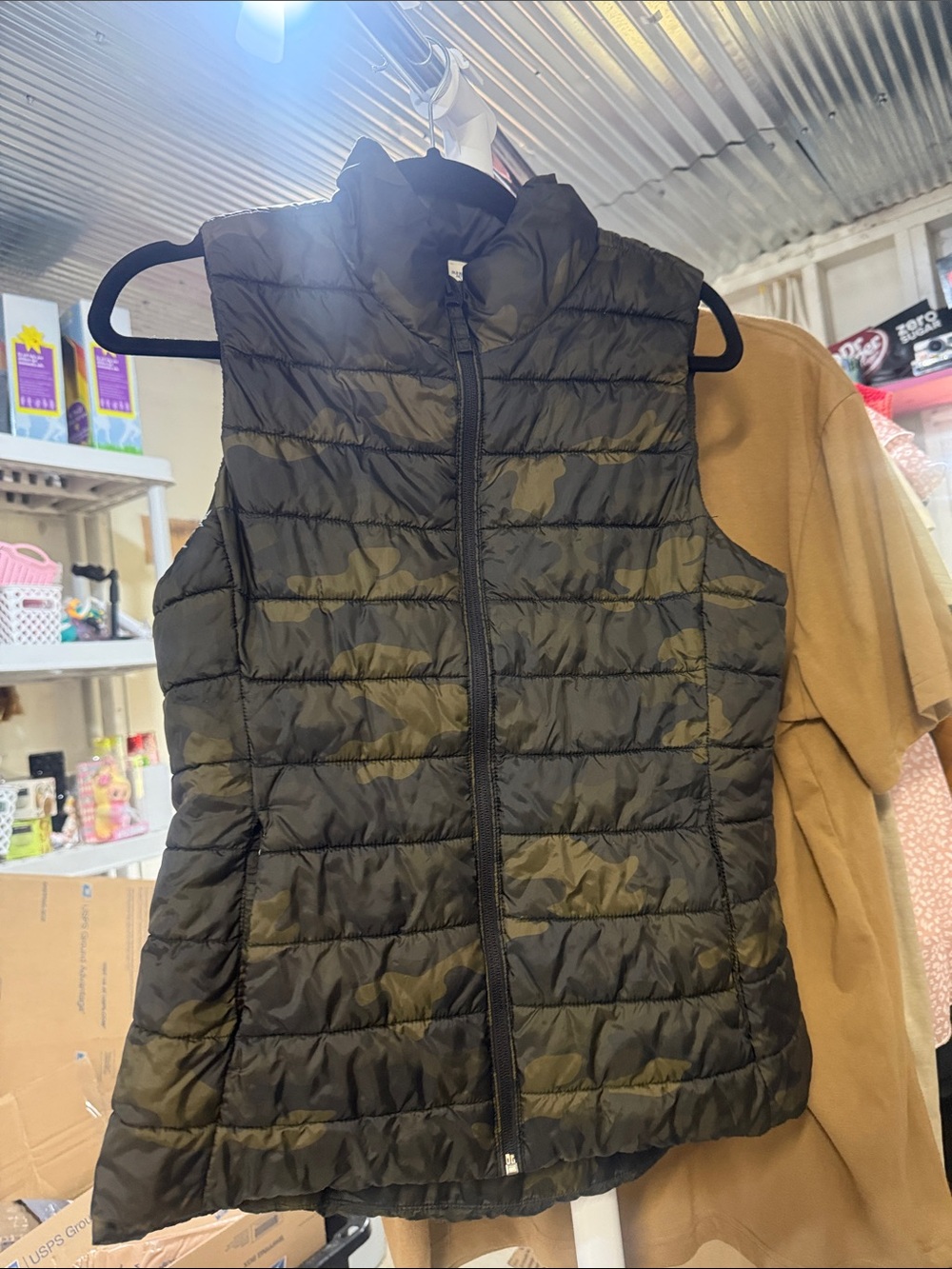 Old Navy Black and Olive Quilted Sleeveless Puffer Vest camo